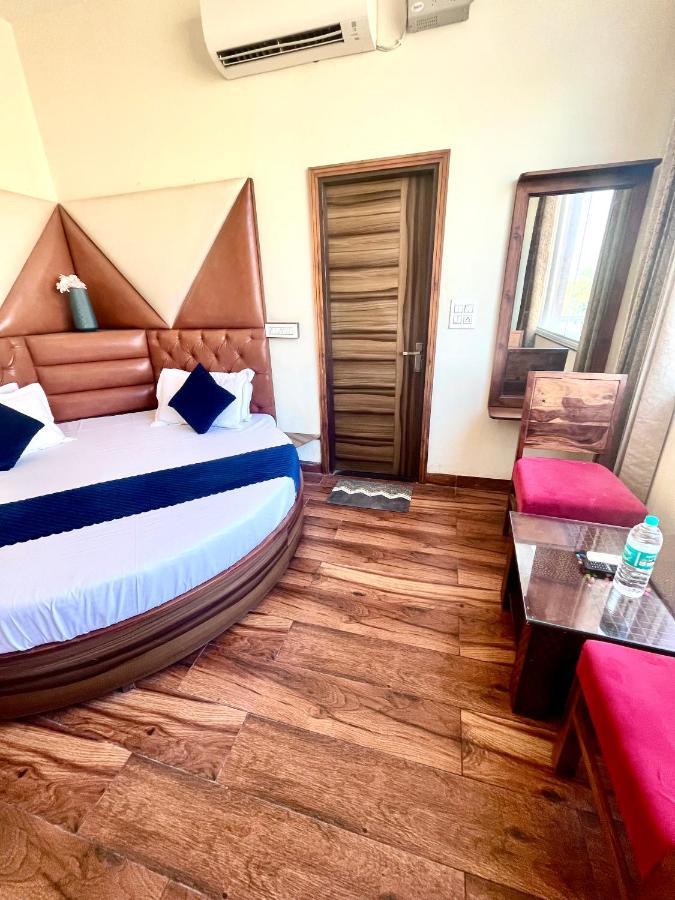 Hotel Woodcrest Zirakpur Chandigarh- Best Family Hotel - Luxurious Rooms - Unit Of Sidham Group Exterior foto