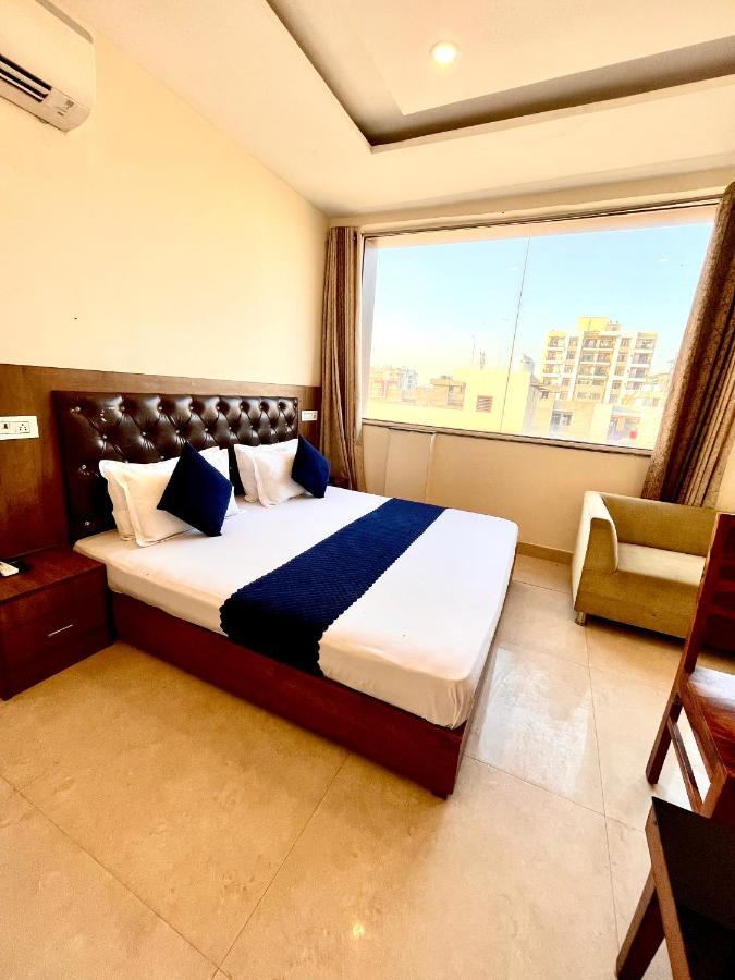 Hotel Woodcrest Zirakpur Chandigarh- Best Family Hotel - Luxurious Rooms - Unit Of Sidham Group Exterior foto