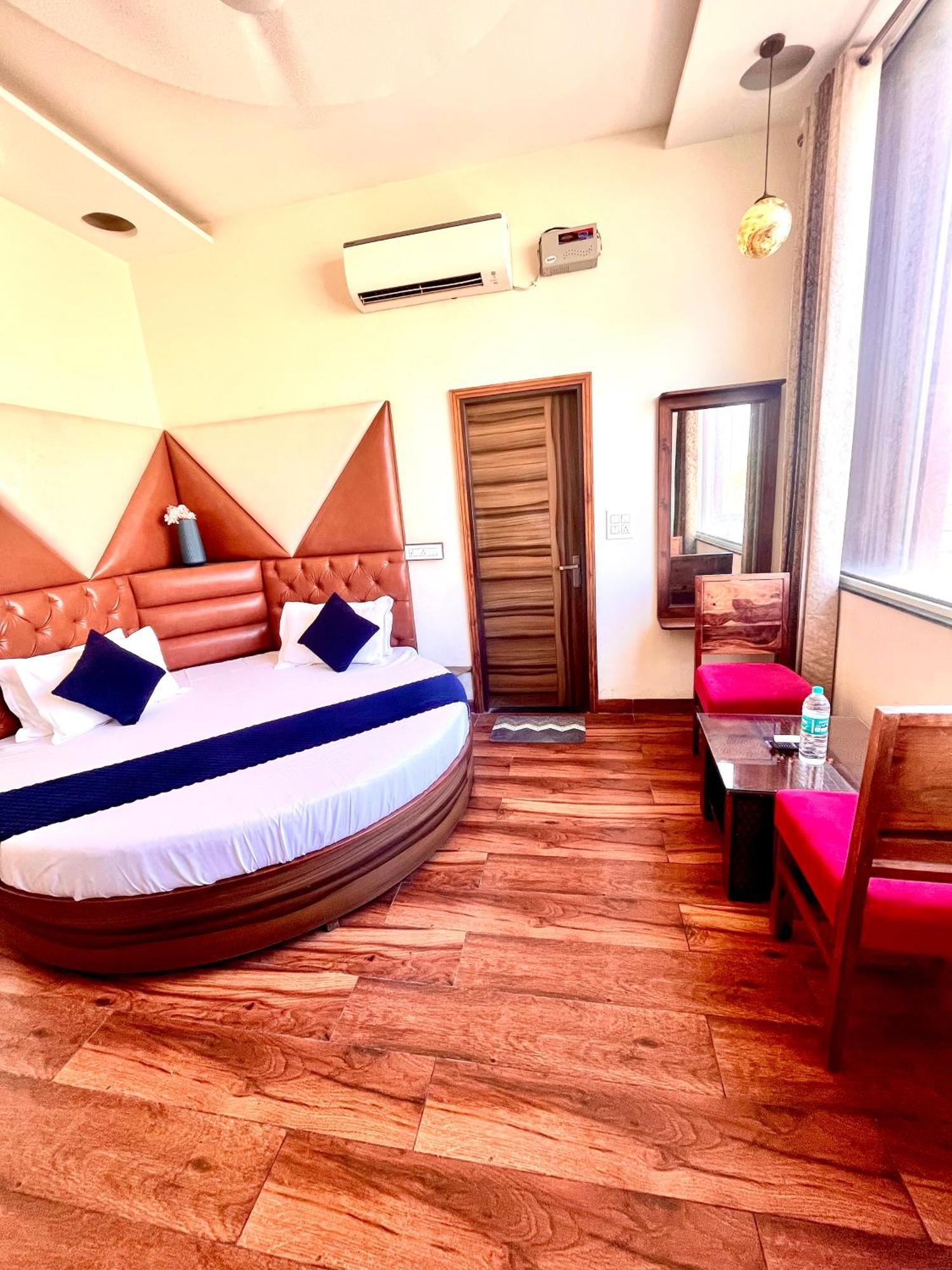 Hotel Woodcrest Zirakpur Chandigarh- Best Family Hotel - Luxurious Rooms - Unit Of Sidham Group Exterior foto
