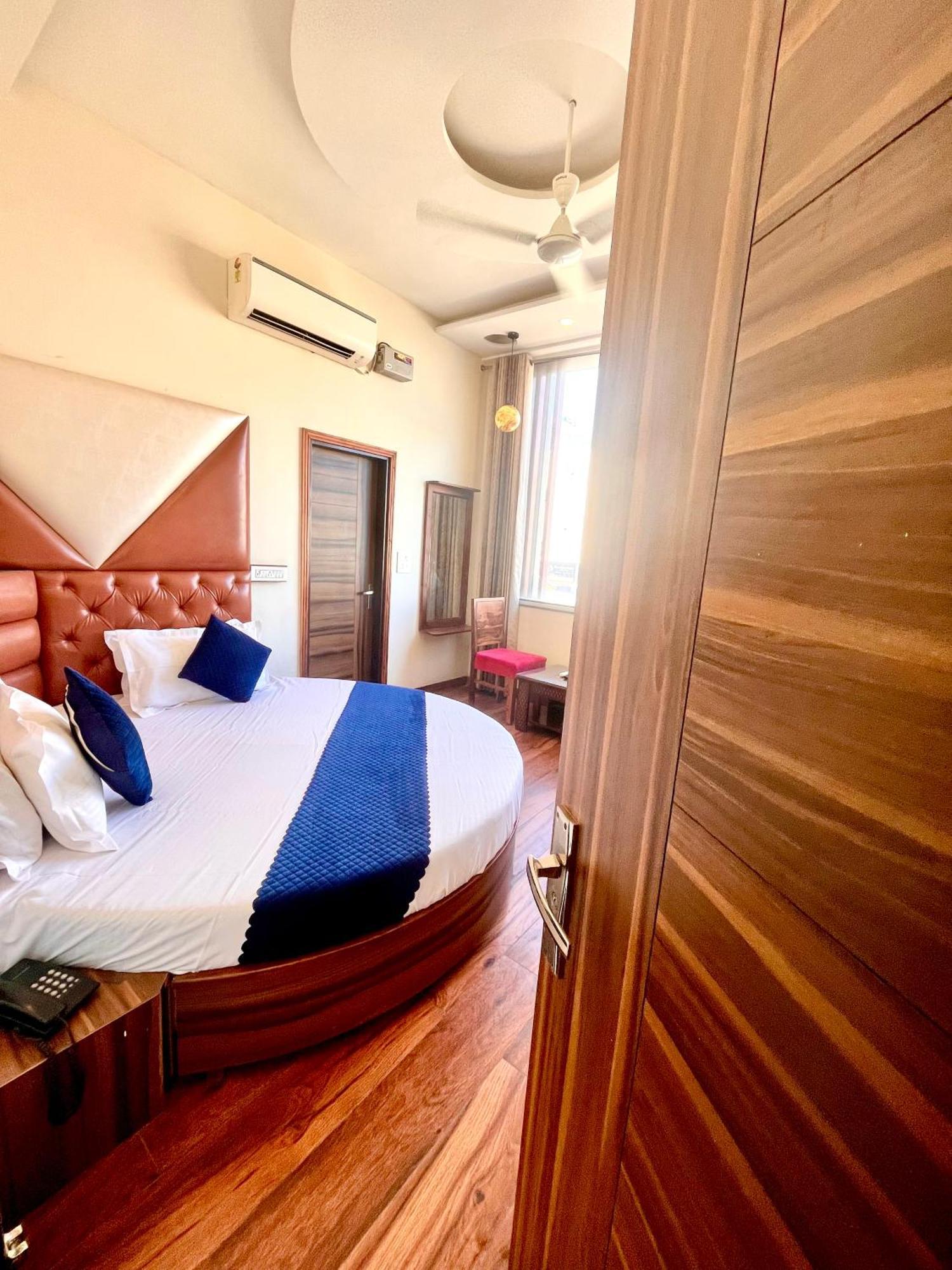 Hotel Woodcrest Zirakpur Chandigarh- Best Family Hotel - Luxurious Rooms - Unit Of Sidham Group Exterior foto