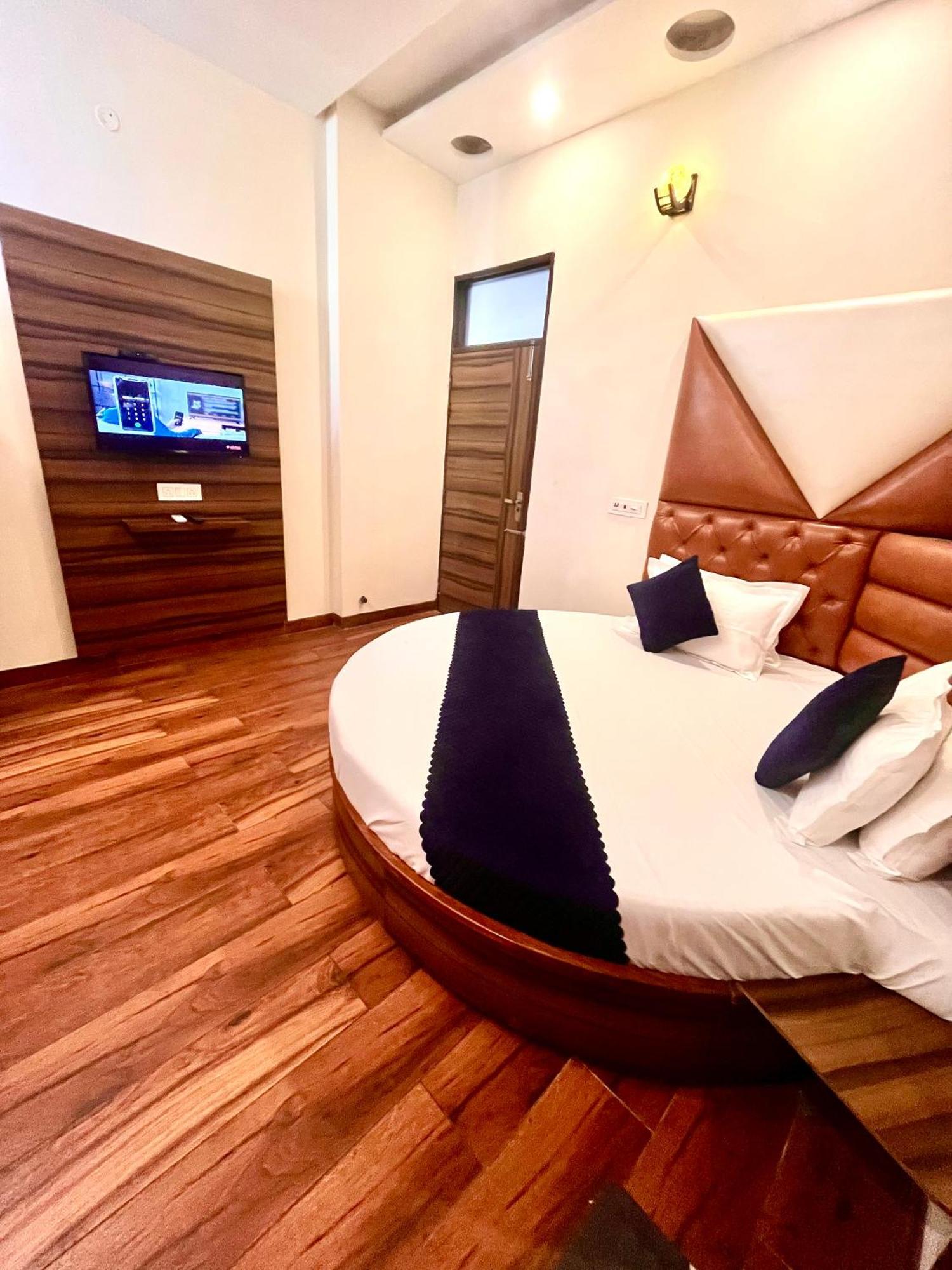 Hotel Woodcrest Zirakpur Chandigarh- Best Family Hotel - Luxurious Rooms - Unit Of Sidham Group Exterior foto