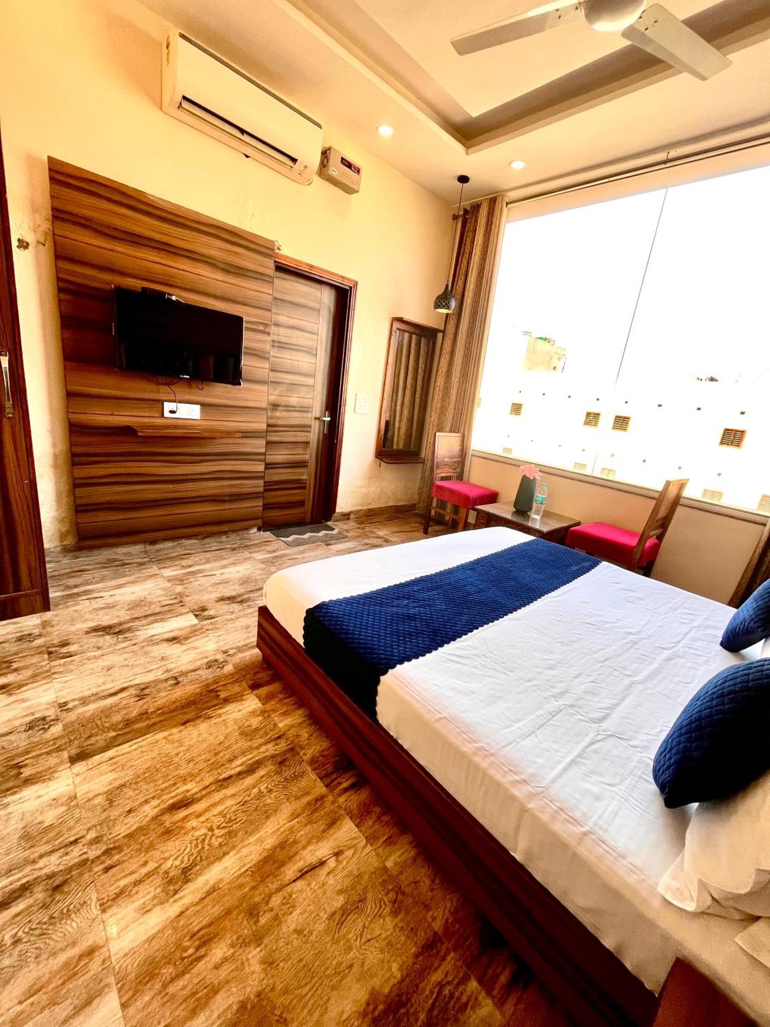 Hotel Woodcrest Zirakpur Chandigarh- Best Family Hotel - Luxurious Rooms - Unit Of Sidham Group Exterior foto