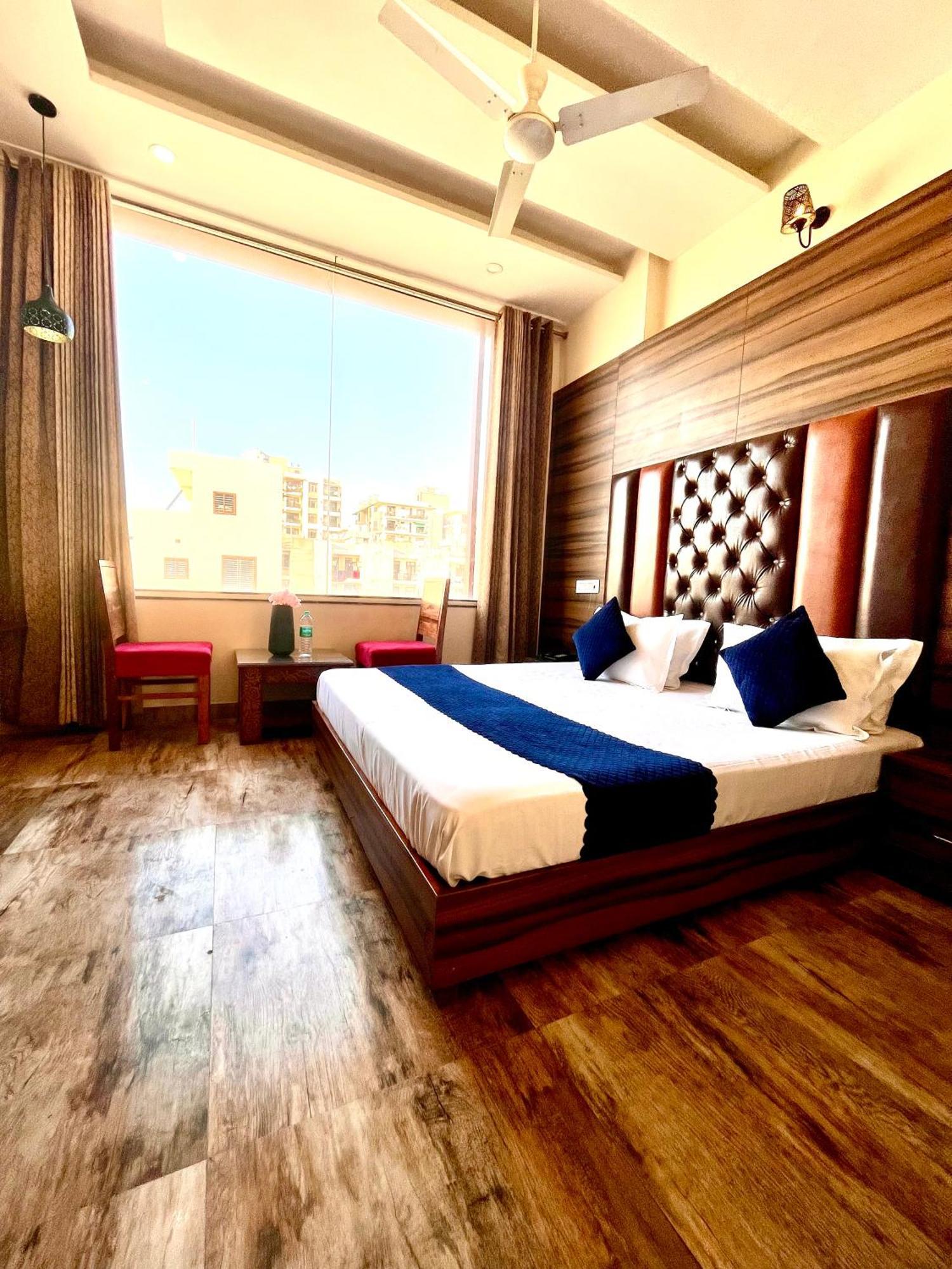 Hotel Woodcrest Zirakpur Chandigarh- Best Family Hotel - Luxurious Rooms - Unit Of Sidham Group Exterior foto